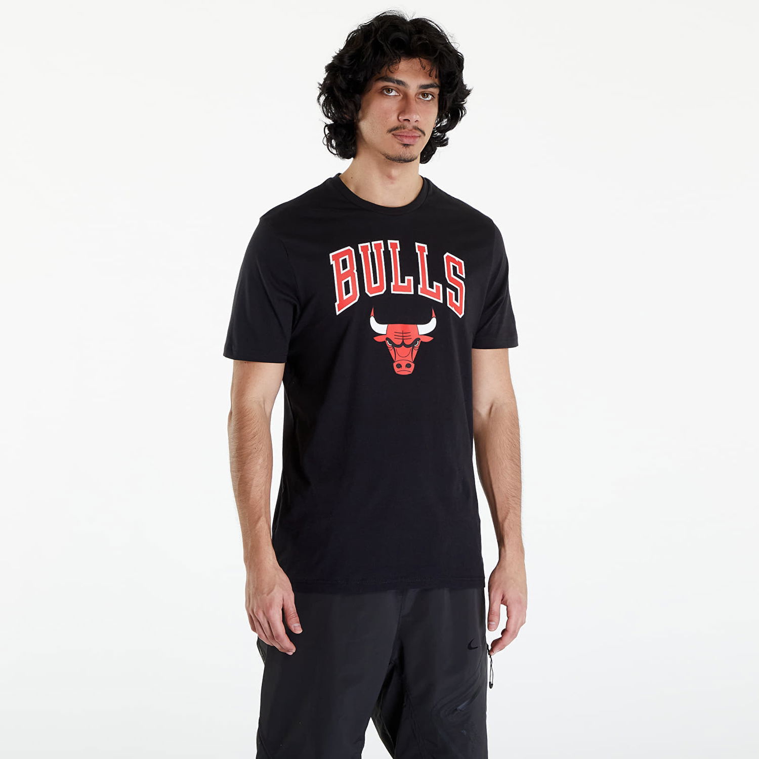 Тениска New Era NOS NBA Regular Tee Chicago Bulls UNISEX Black/ Front Door Red Черно | 60416749, 0