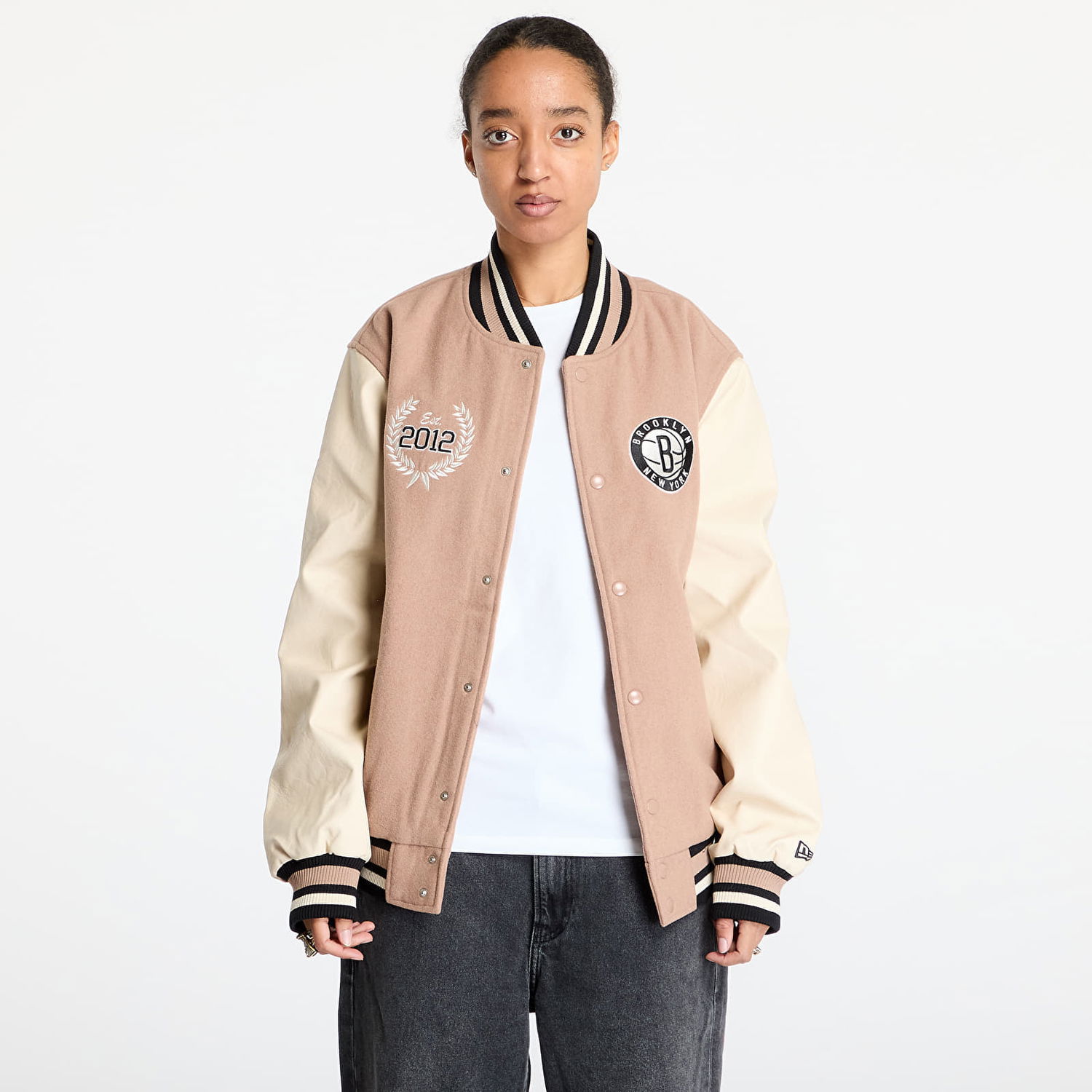 Яке бомбър New Era Lifestyle Beige Varsity Jacket Бежово | 60574502, 1