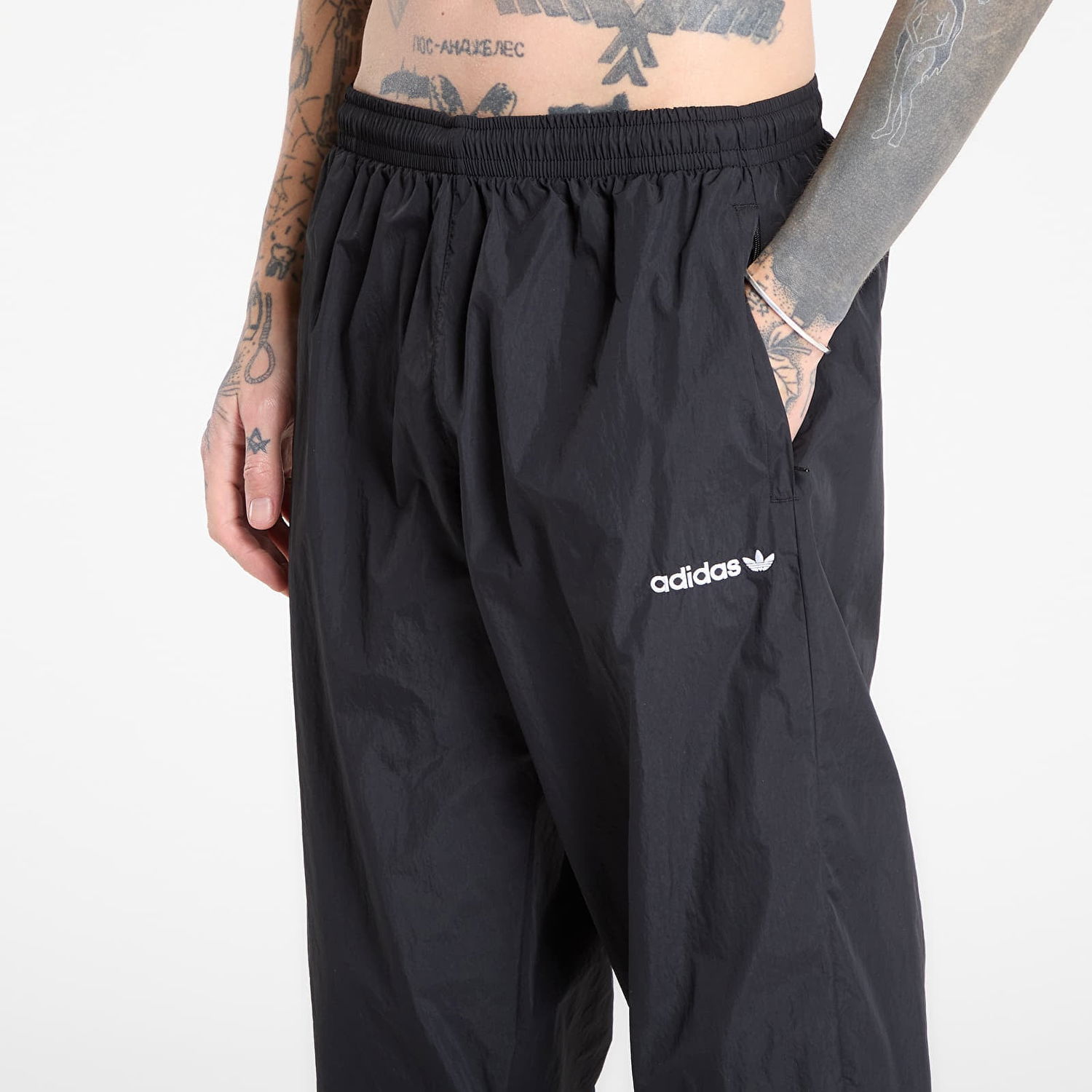 Спортни панталони adidas Originals Santiago Woven Track Pants Черно | KE3430, 1