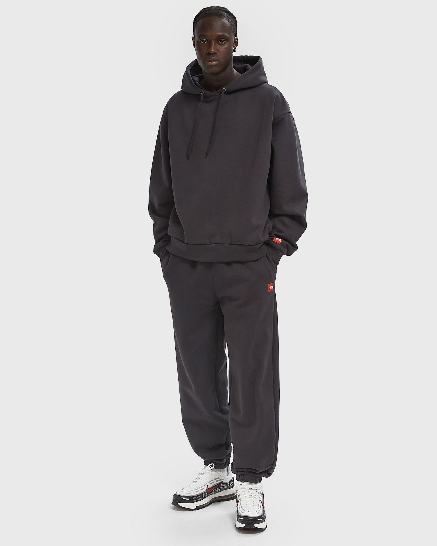 Спортни панталони The North Face Red Box Sweatpants Черно | NF0A8EG30SA1, 1