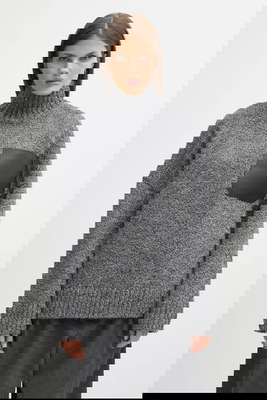 Пуловер JW Anderson JW Anderson Turtleneck Wool Blend Sweater with Leather Patch Pocket Сиво | KW1292.YN0367, 0