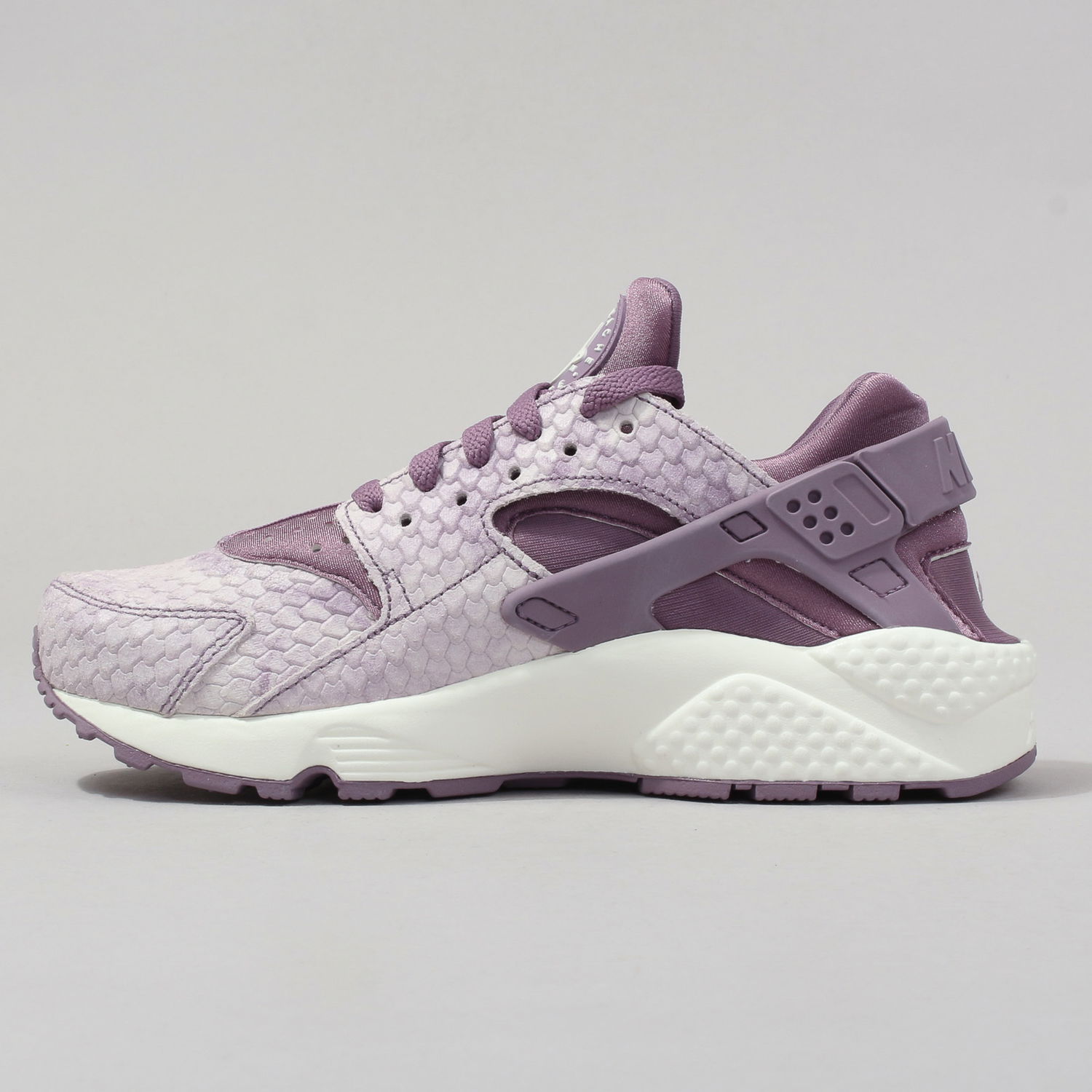 Кецове и обувки Nike WMNS Air Huarache Run Premium Лилаво | 683818-500, 1