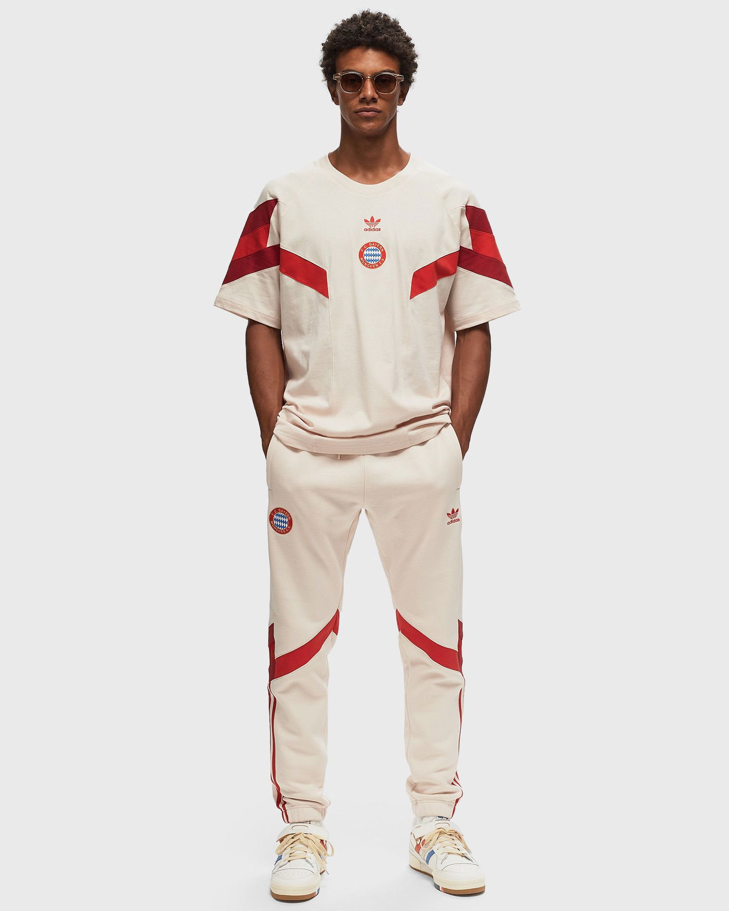 Спортни панталони adidas Originals FC BAYERN PANT Бежово | IS6510, 1