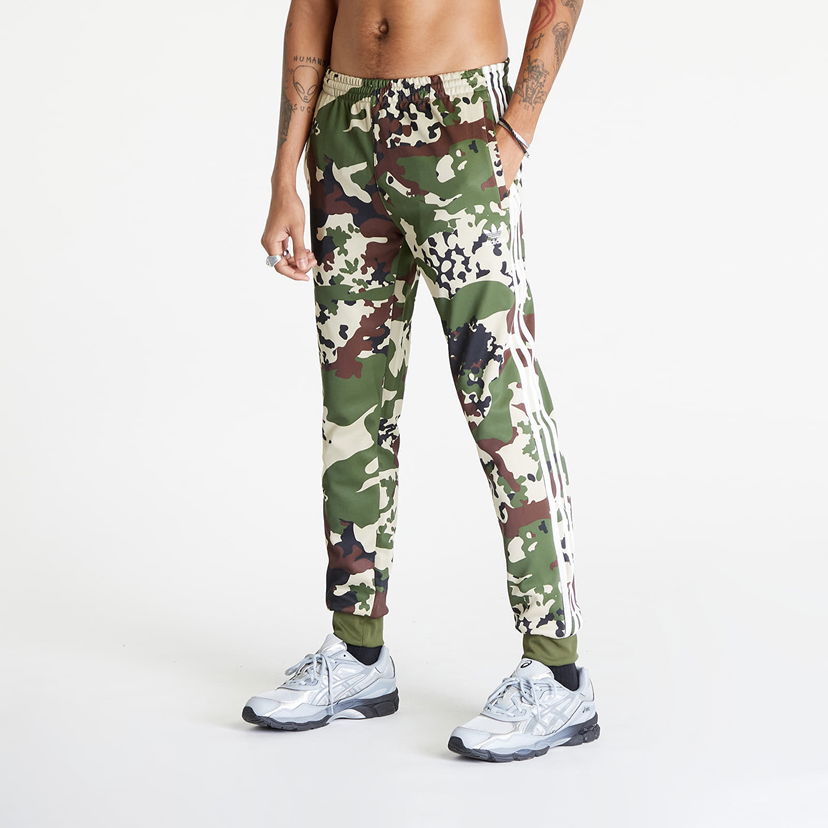 Спортни панталони adidas Originals adidas Camo Sstr Trackpants Зелено | IS0254