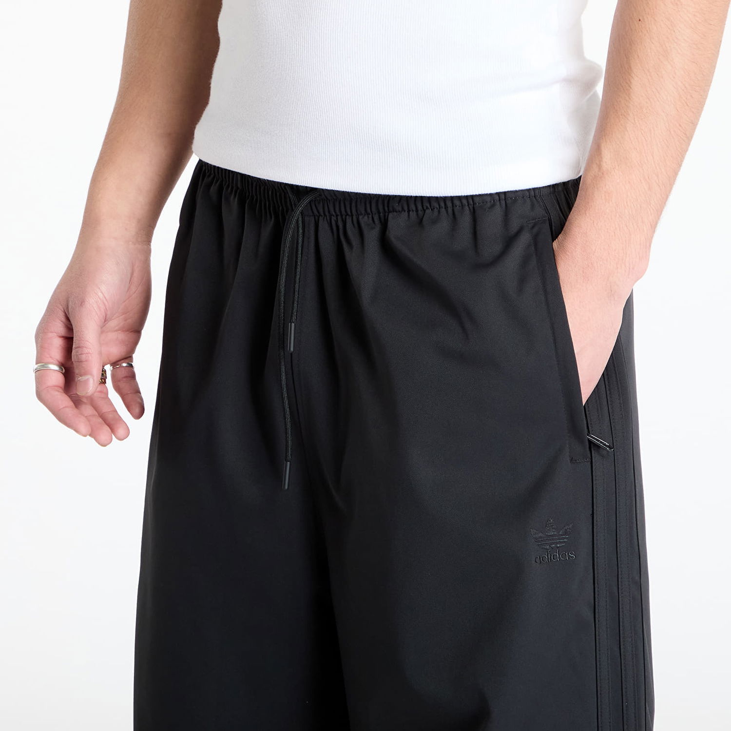 Спортни панталони adidas Originals Parachute Pants Черно | IY2075, 1