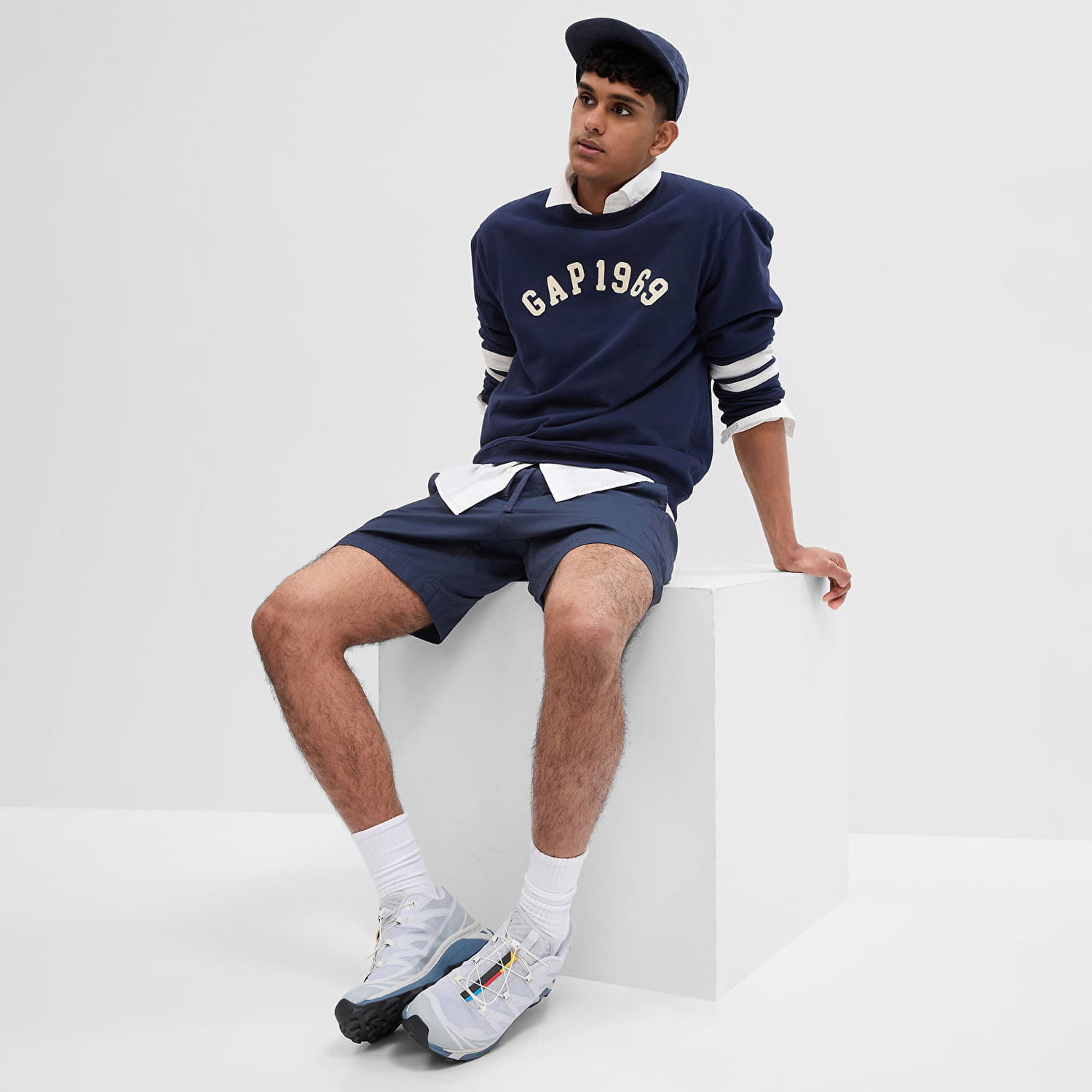 Суитчър GAP Logo Crewneck Sweatshirt Tapestry Navy Тъмно синьо | 664496-01, 0