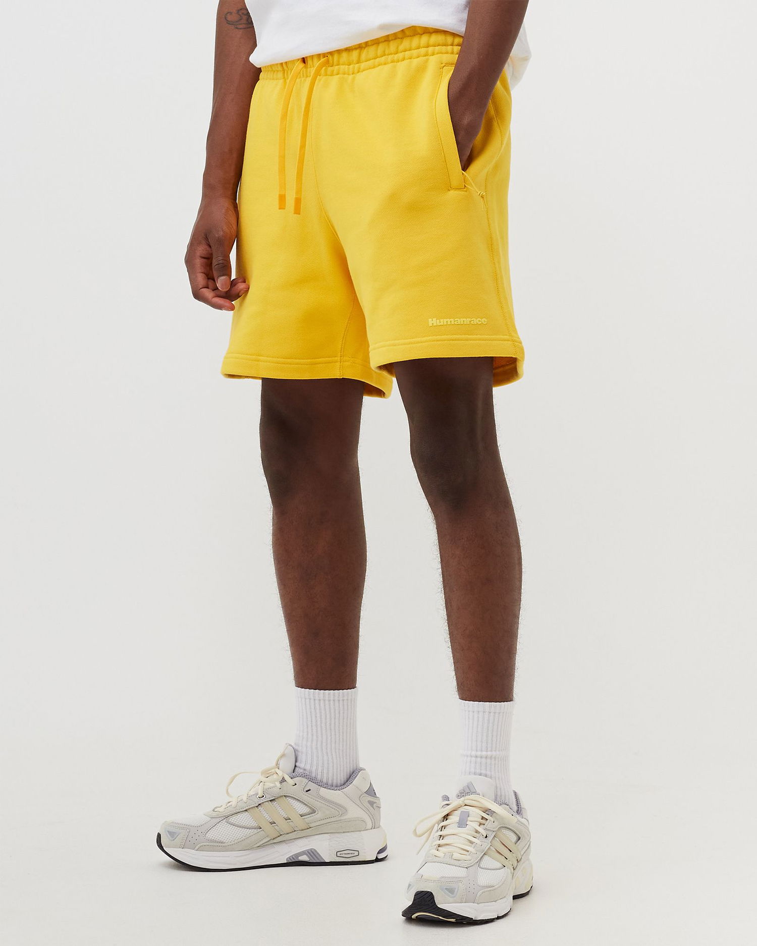 Къси панталони adidas Originals x Pharrell Williams Basics Shorts Жълто | 4065432218580, 1