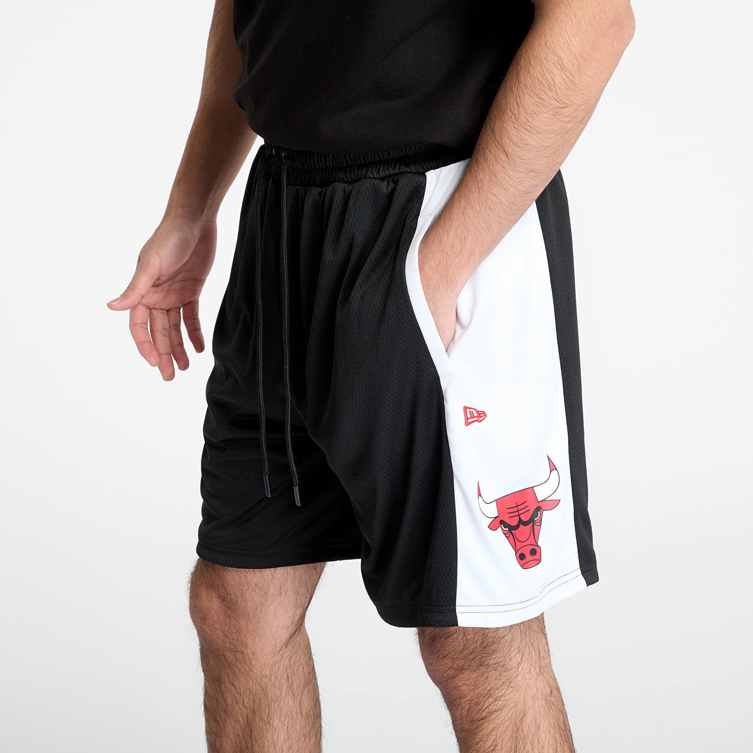 Къси панталони New Era New Era Chicago Bulls NBA Graphic Mesh Shorts Черно | 60596422, 1