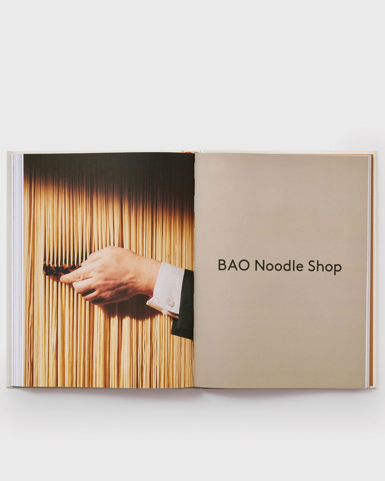 Книга и списание Phaidon "BAO" by Erchen Chang, Shing Tat Chung & Wai Ting Chung Book Бежово | 9781838666200, 1