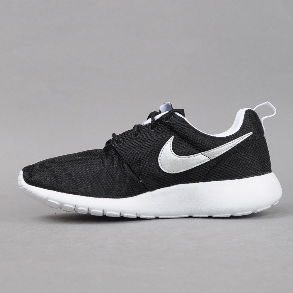 Кецове и обувки Nike Roshe One GS Черно | 599728-021, 1