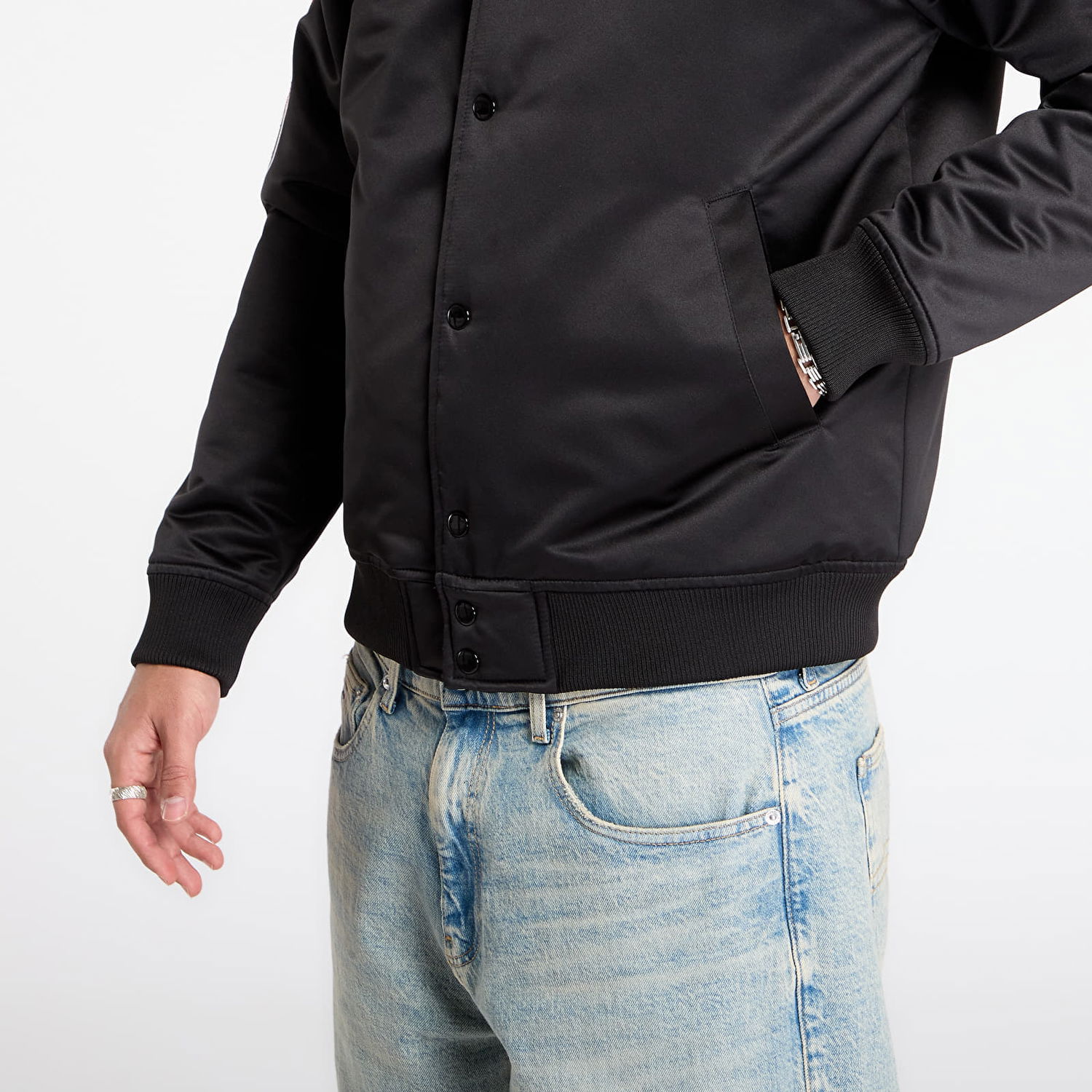 Яке бомбър Mitchell & Ness Blackout Heavyweight Satin Jacket Chicago Bulls NBA Черно | JK15027-CBUBLCK, 1