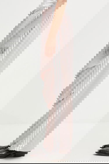 Спортни панталони adidas Originals adidas Originals Trackpant Application Розово | KE9791, 1