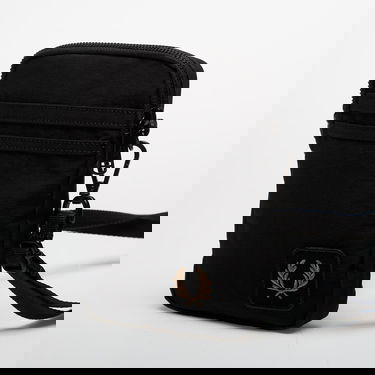 Чанта през рамо Fred Perry Fred Perry Nylon Badge Small Side Bag Черно | L1194 102, 2