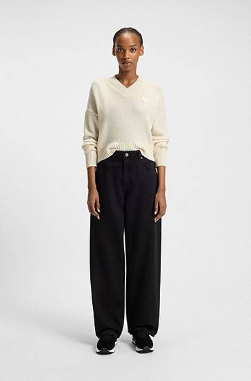 Пуловер BOSS HUGO Women's Happy Cropped V-Neck Sweater with Heart Detail Бяло | 50543059, 1