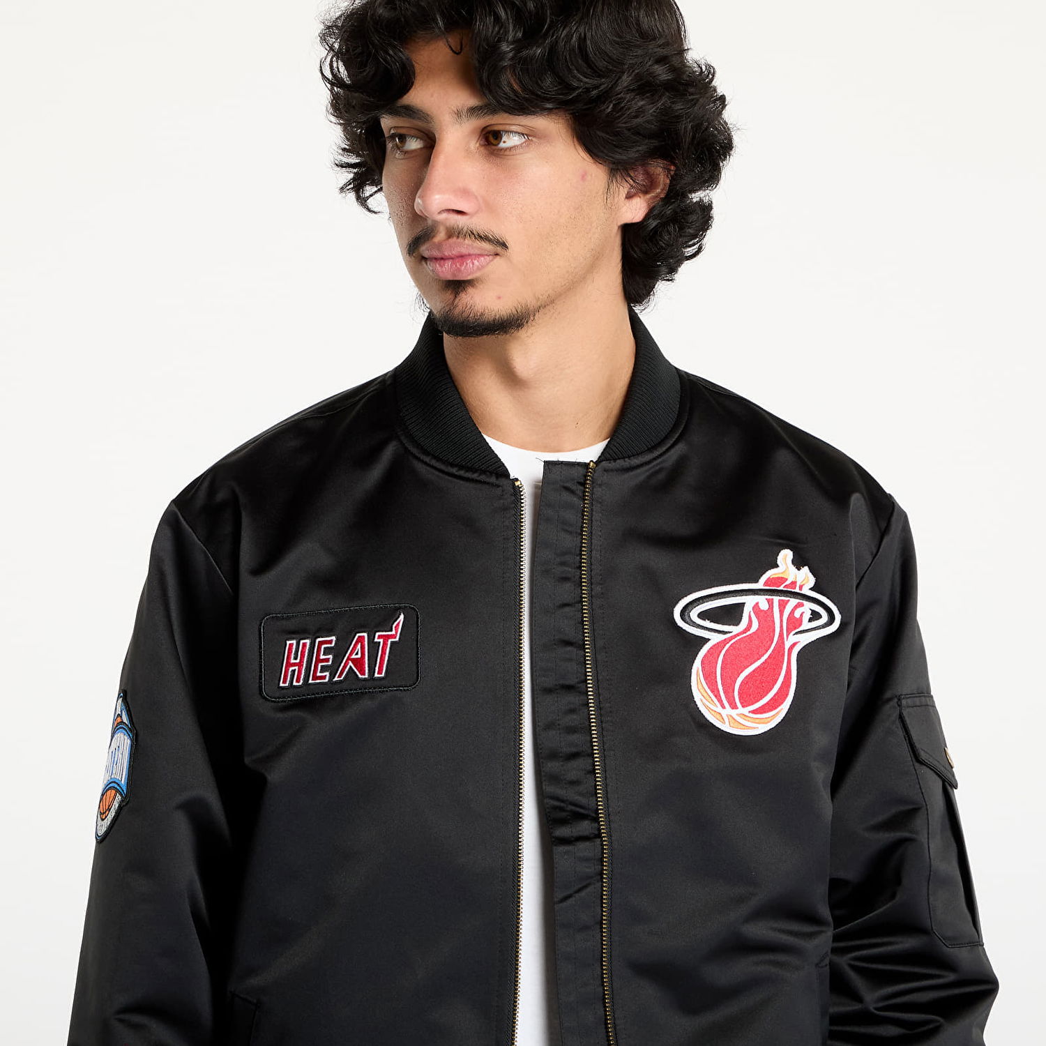 Яке бомбър Mitchell & Ness Team Leader Satin Vintage Logo Bomber Jacket Черно | JK8095-MHEBLCK, 1