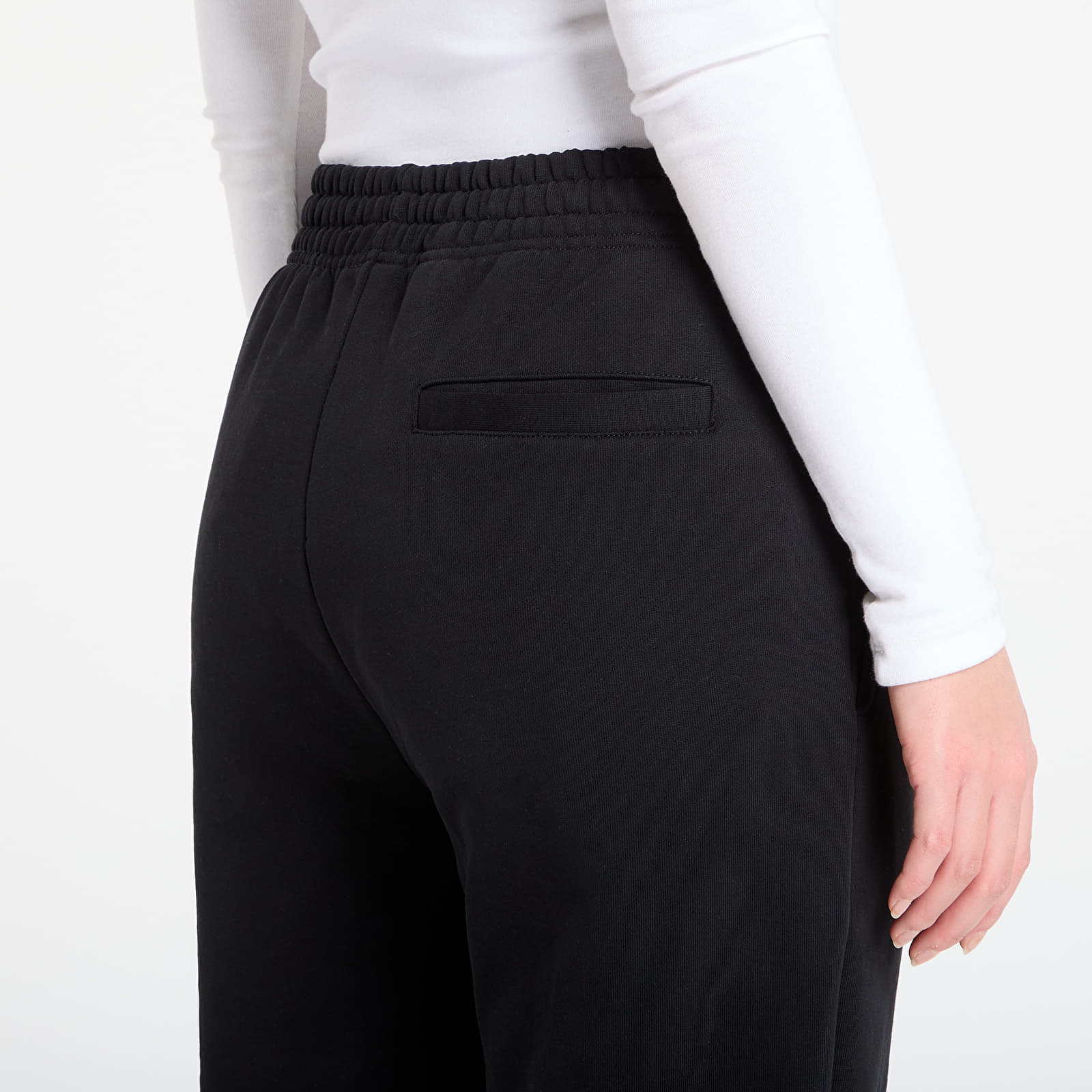 Queens Essential Sweatpants, 3