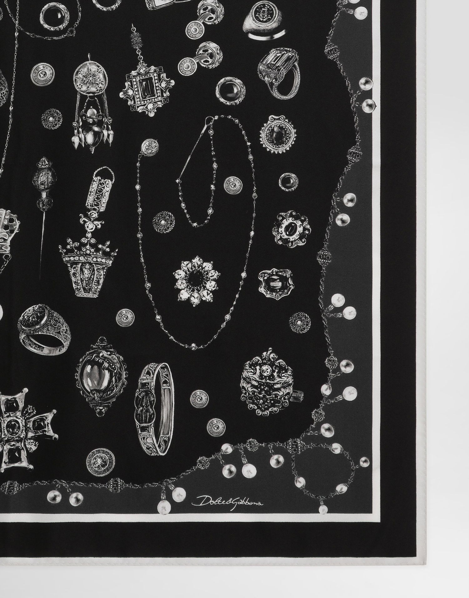 Шал Dolce & Gabbana Dolce & Gabbana Medals-Print Silk Twill Square Scarf Черно | GQ348EG0WUSHN5QP, 1
