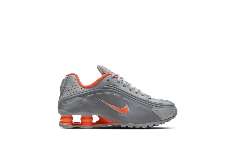 Кецове и обувки Nike Shox R4 Сиво | CW2626-001