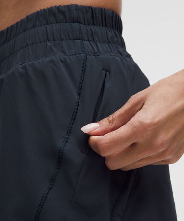Къси панталони lululemon Track That High-Rise Lined Short 5" Черно | prod11130485, 4