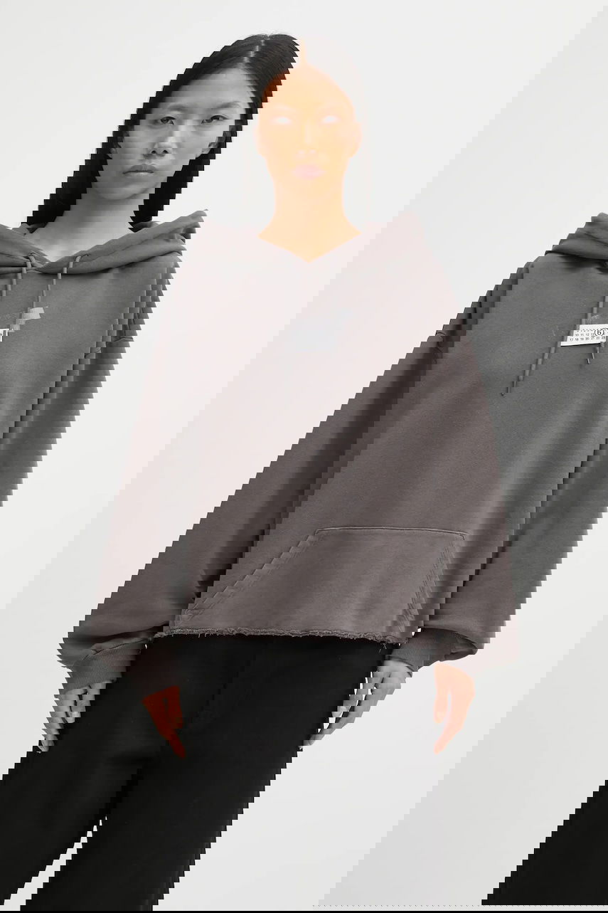 Суитчър Maison Margiela MM6 Oversized Cropped Hoodie with Raw-Cut Hem and Numbered Appliqué Сиво | S62GU0142.M25024.810, 0