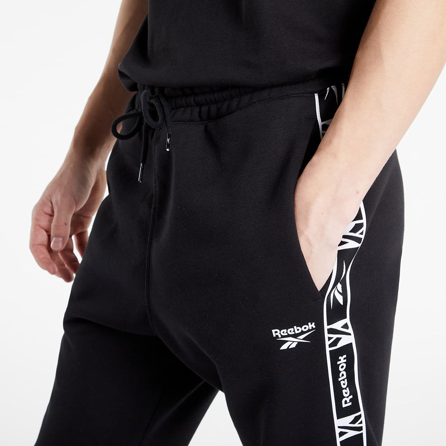 Спортни панталони Reebok Tape Jogger Черно | HB5978, 1