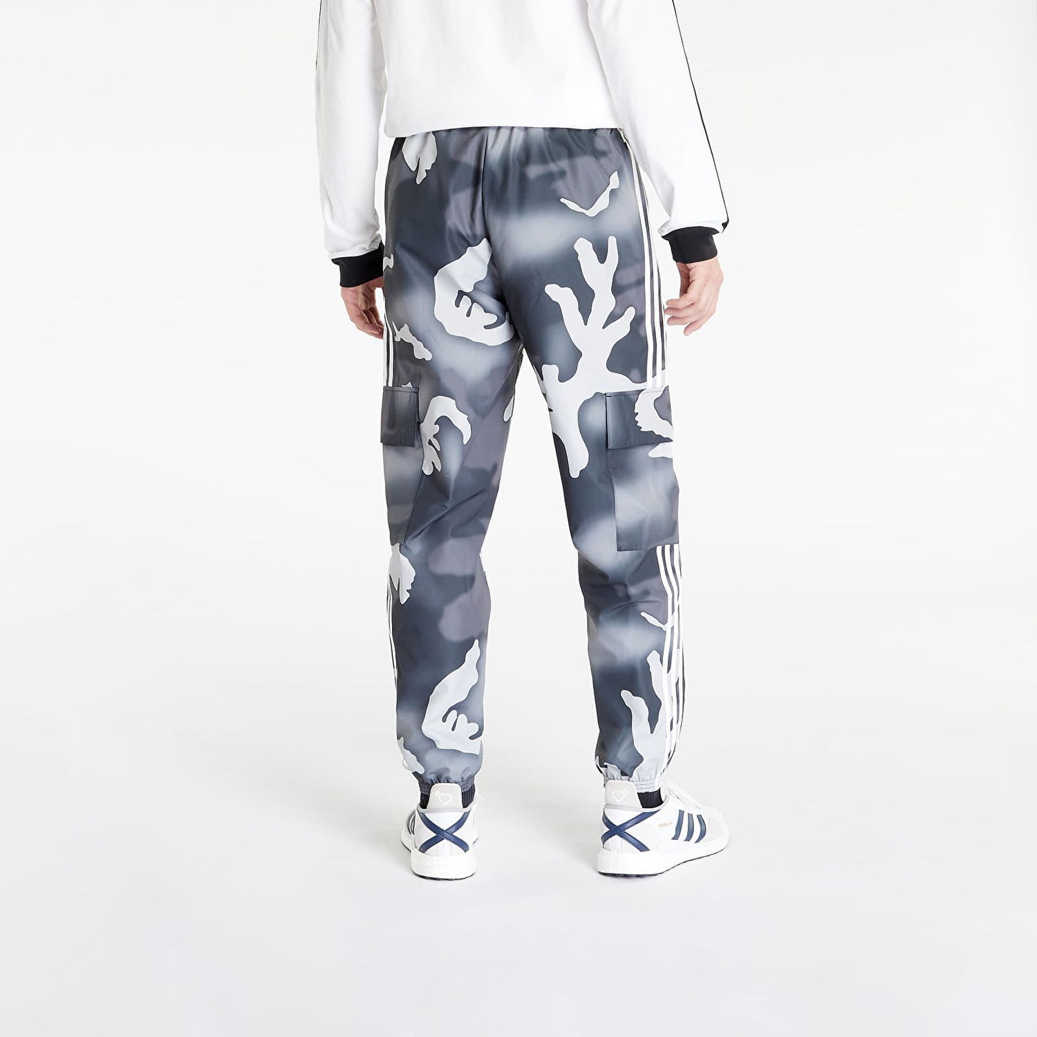 Карго панталони adidas Originals Camo Cargo Pant Сиво | IC5733, 1