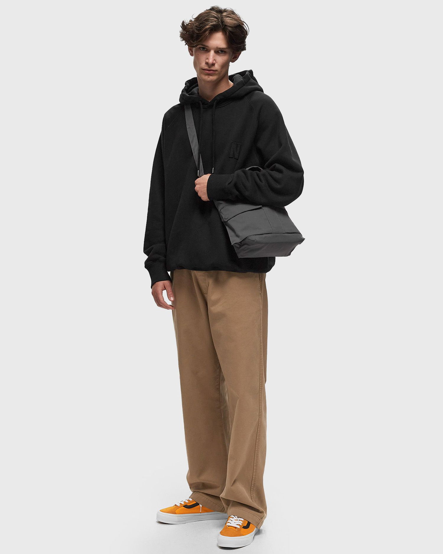 Суитчър NORSE PROJECTS Marten Relaxed Organic Raglan N Patch Hoodie Черно | N20-1368-9999, 1