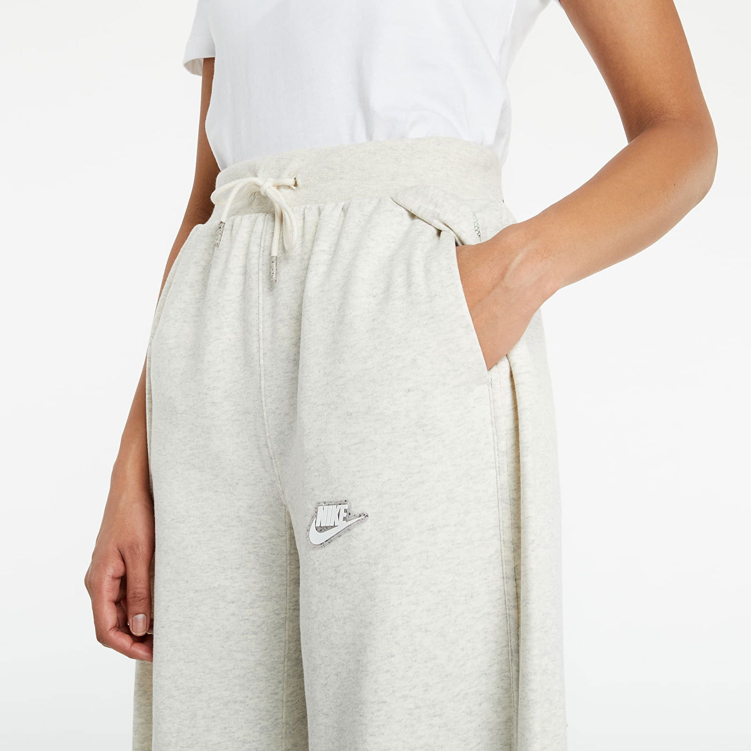 Панталони Nike Sportswear Pant Earth Day Ft Mr Oatmeal Бежово | CZ8357-141, 1