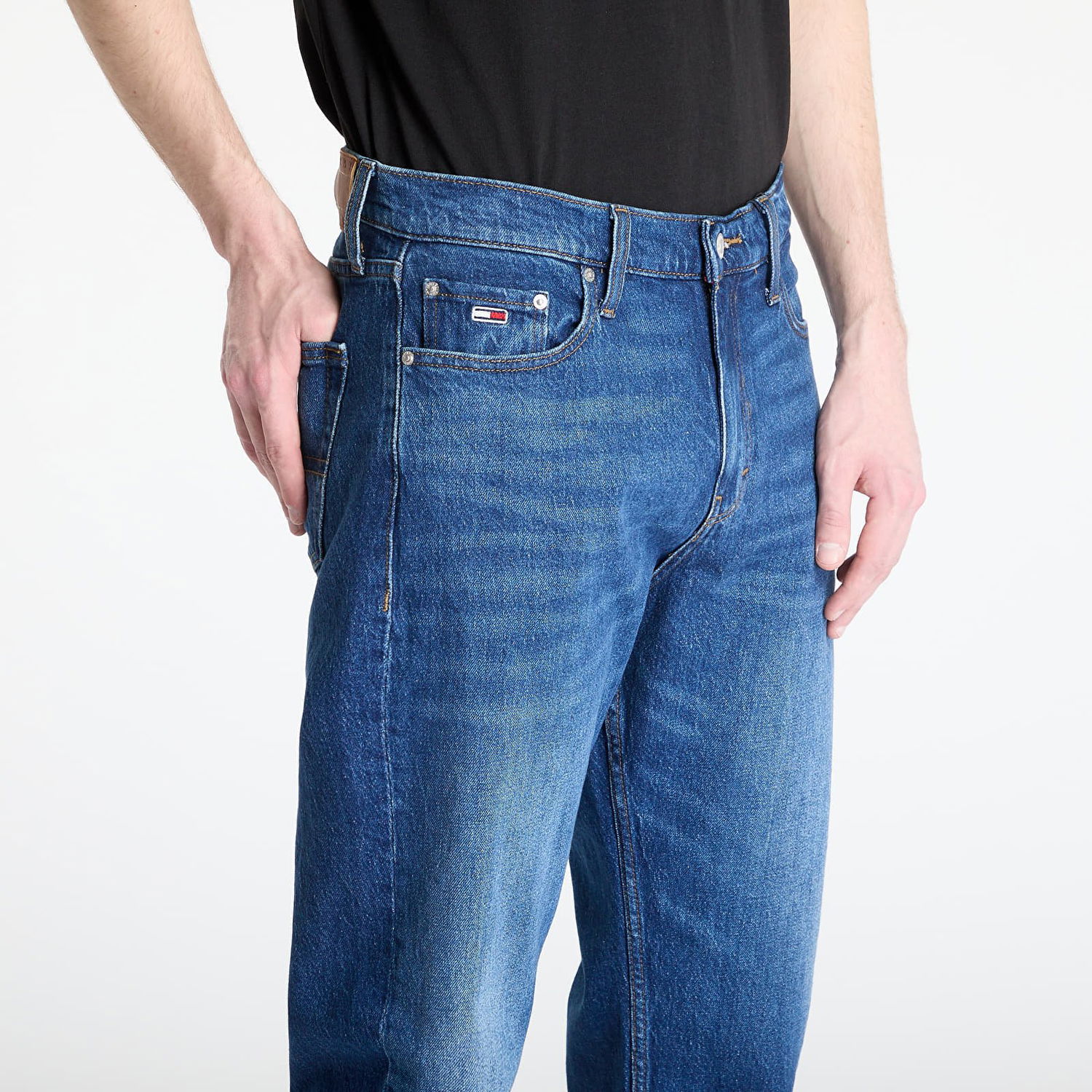 Дънки Tommy Hilfiger Tommy Jeans Isaac Relaxed Tapered Jeans W28/L32 Синьо | DM0DM20191 1BJ, 1