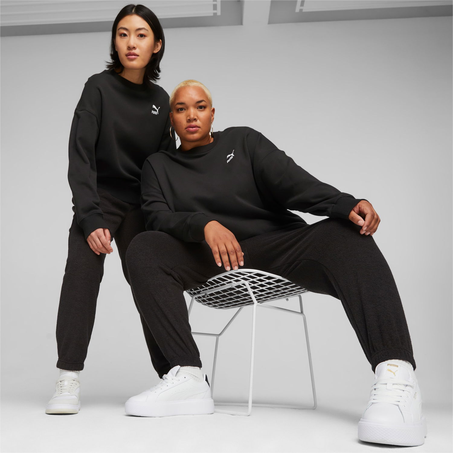 Суитчър Puma CLASSICS Oversized Sweatshirt Damen Черно | 621408_01, 1