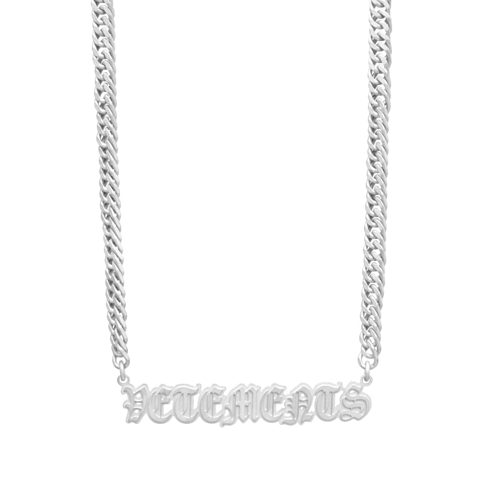 Колие VETEMENTS Gothic Logo Necklace Металик | UE63NE150S, 0