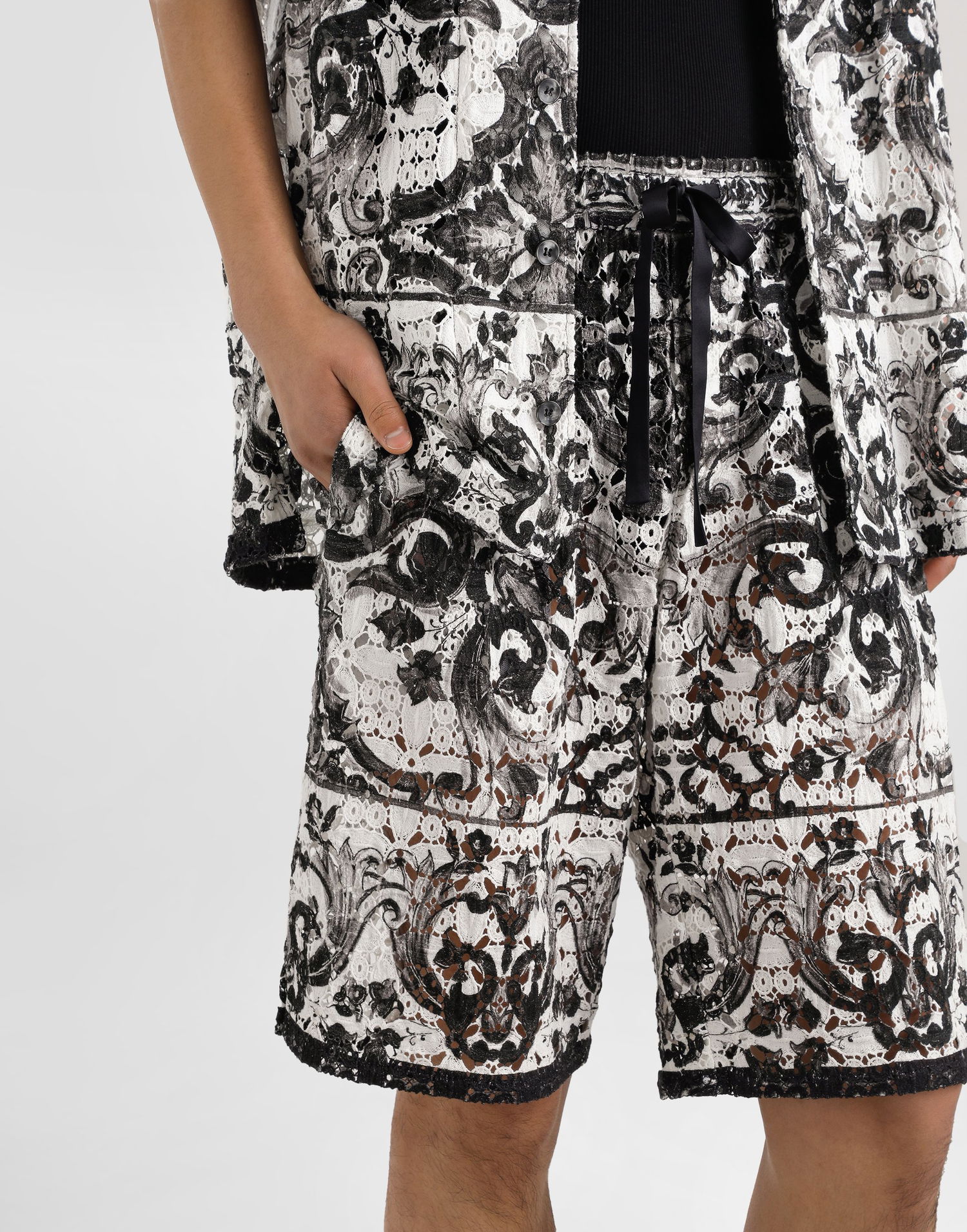 Къси панталони Dolce & Gabbana Dolce & Gabbana Majolica-Print Crochet Lace Shorts Многоцветен | GV37ATHH5EKIZ3TN, 1