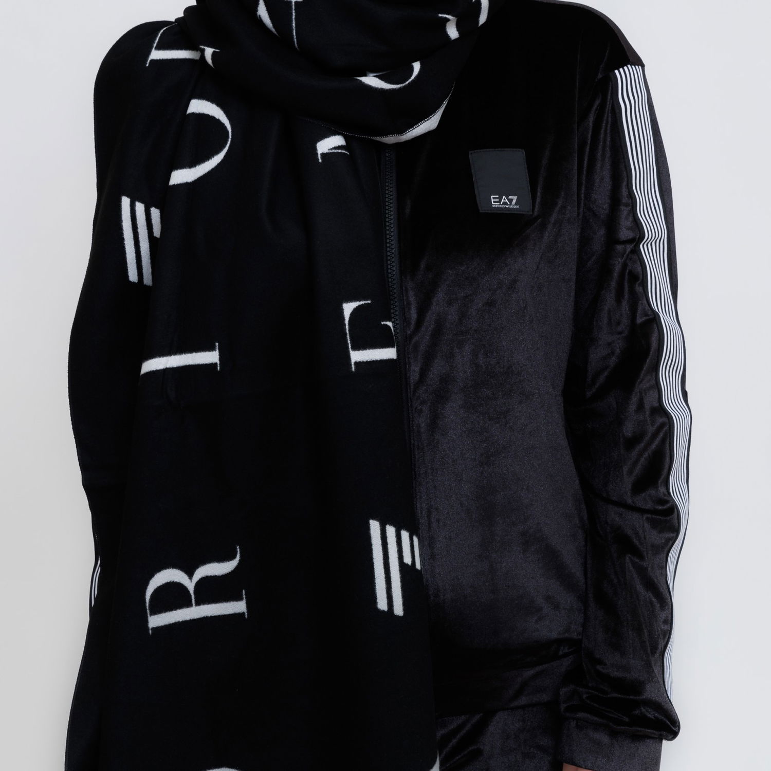 Шал Emporio Armani EA7 Emporio Armani Wide Logo Scarf Черно | 7W000022-AF10450, 1