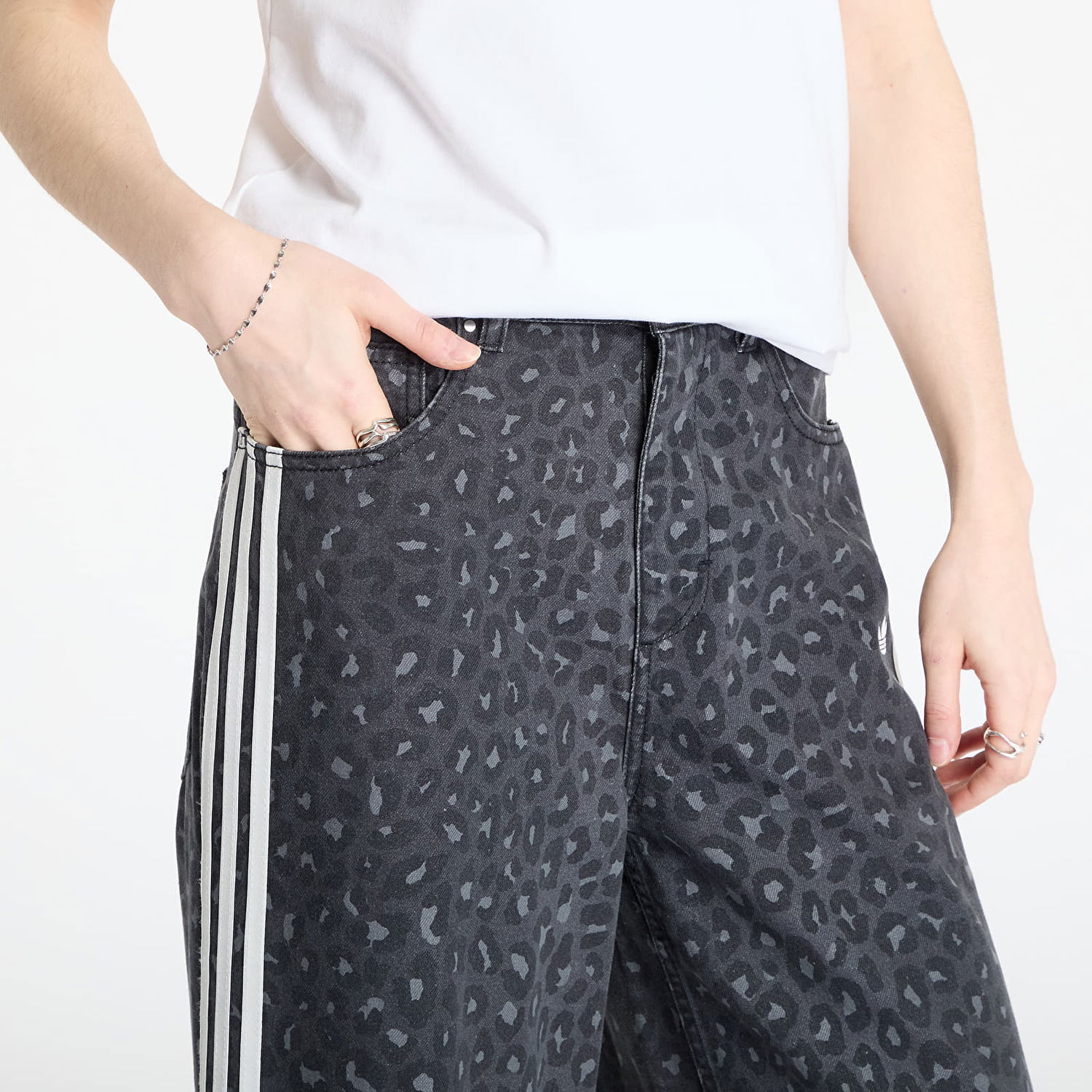 Дънки adidas Originals adidas Originals Loose Leopard Print Pants Сиво | KA2679, 1