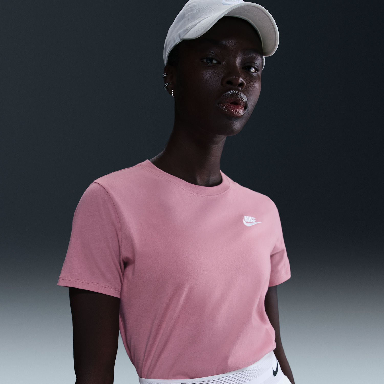 Тениска Nike Sportswear Club Essentials T-Shirt Розово | DX7902-645, 1