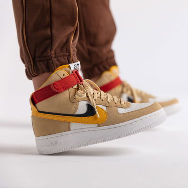 Кецове и обувки Nike Air Force 1 Hi SE W Бежово | DO9460-200, 2