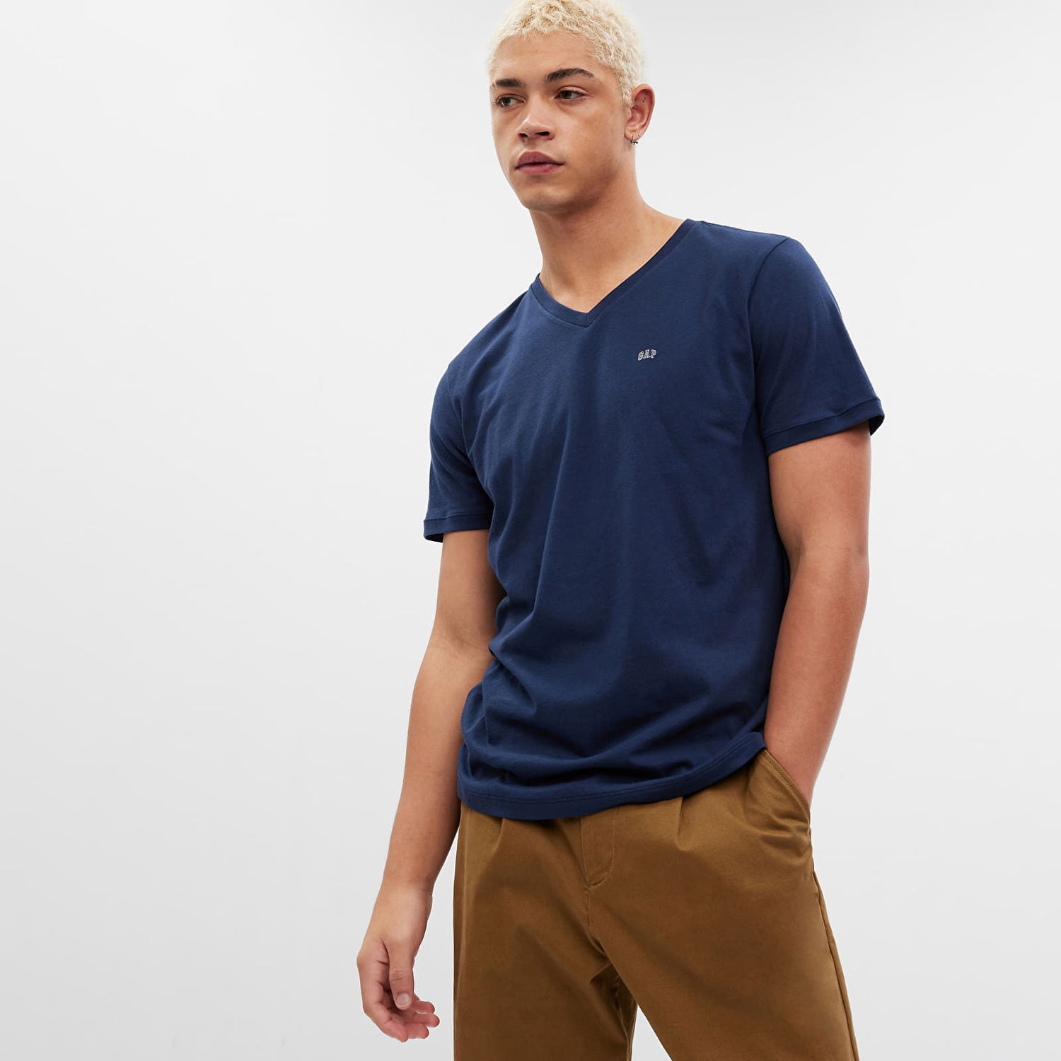Тениска GAP Micro Logo Vee Neck Tee Tapestry Navy Тъмно синьо | 753771-03, 0