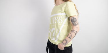 Тениска GUESS t-shirt xs Жълто | O1GA56JA911-G8CX, 7