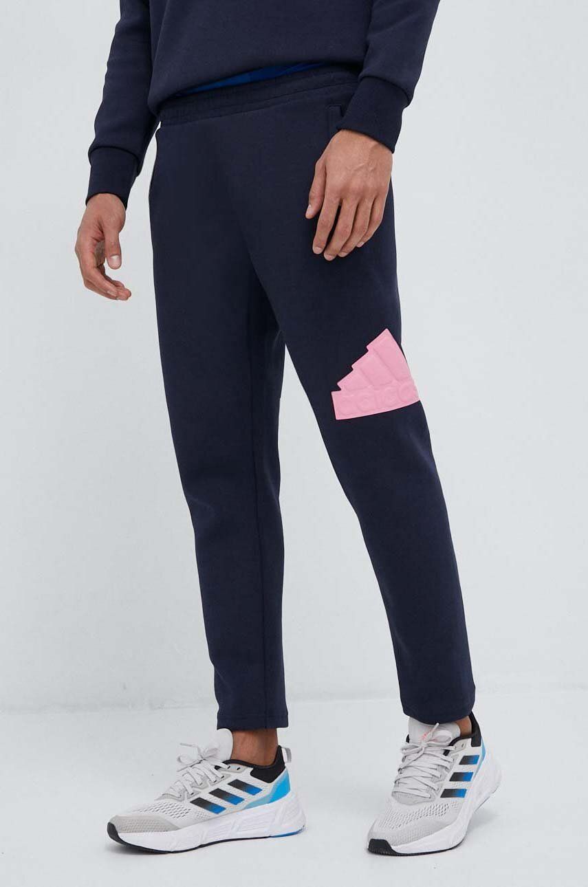 Спортни панталони adidas Originals Future Icons Badge of Sport Joggers Тъмно синьо | IC3760, 0